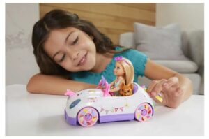 🚗 Barbie Chelsea con coche, pegatinas y mascota.