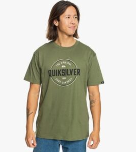 🔝 Quiksilver. Camiseta rebajada en varios colores y tallas.