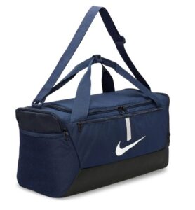 🟦 Bolsa deportiva Nike en azul o negro.