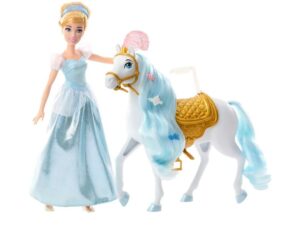 🟦 Mattel Disney Princesas. Muñeca Cenicienta con caballo y accesorios.