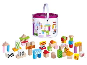 🤩 Cubo con 50 bloques de madera de colores surtidos. La tapa lleva formas para encajar.