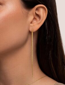 💛 Singularu. Pendientes largos muy bonitos. En latín con acabado en baño de oro de 18Kt.