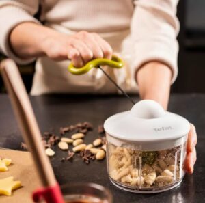 🧑🏽‍🍳 Tefal 5 segundos. Picadora manual de 500ml. Con 2 cuchillas, picado grueso, medio y fino. Con base antideslizante y sin electricidad.