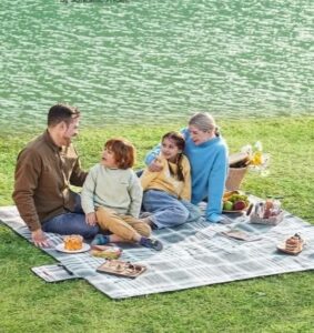 🌟 Manta de picnic plegable e impermeable con tamaño de 195x200cm.